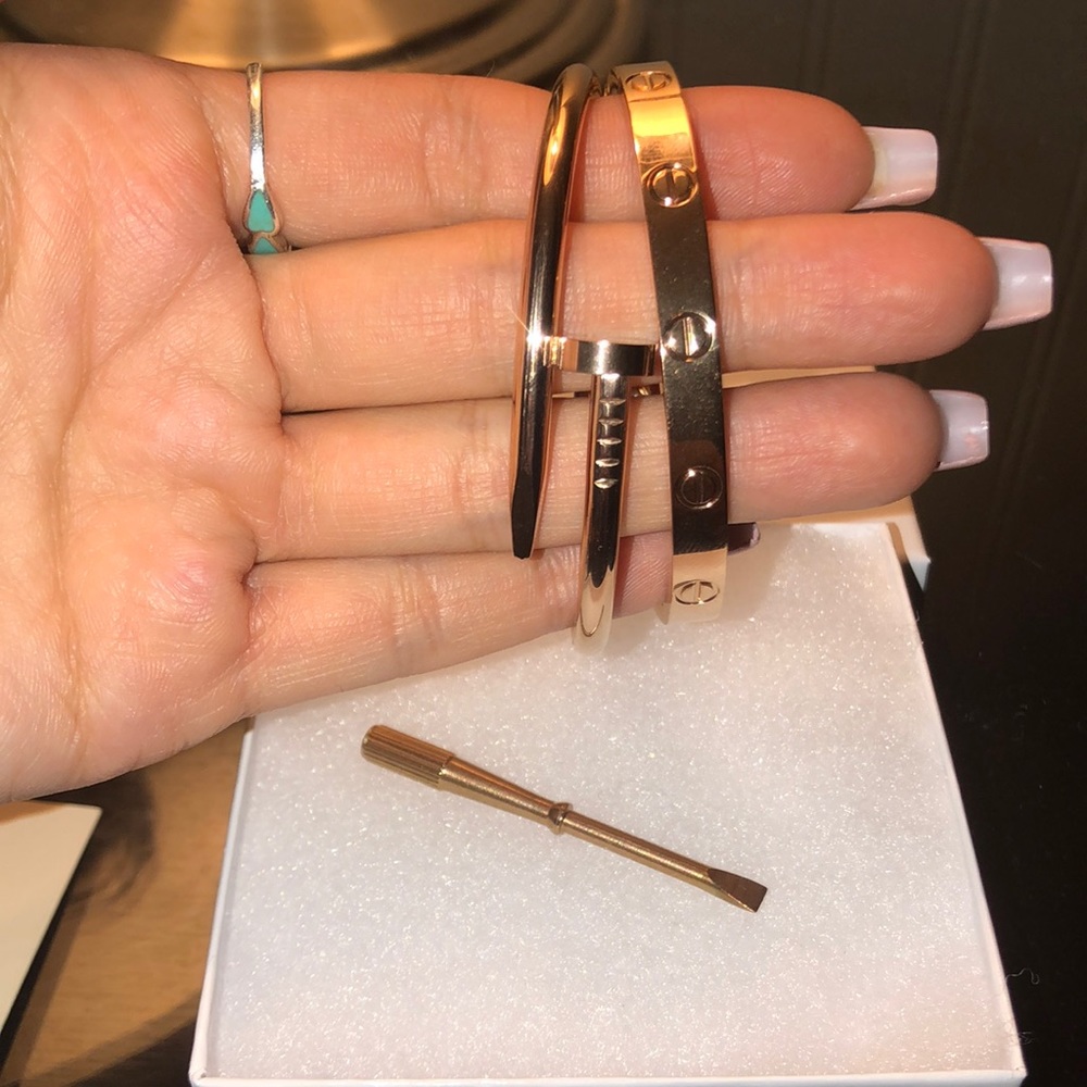 Love bracelet and nail